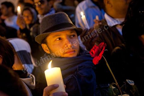 On January 22 at 5 p.m., a gathering of Tunis residents took place on Habib Bourguiba Avenue to pay tribute to the martyrs who fell during the Revolution. Holding candles, Tunisians of all ages commemorated these men and women who died for freedom.