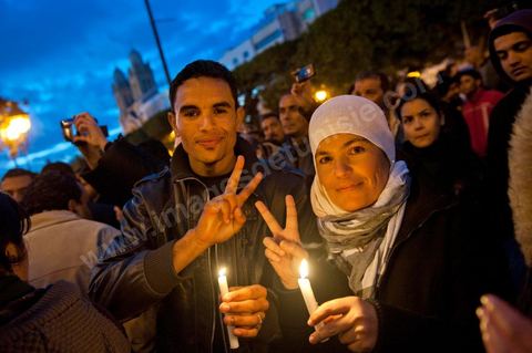 On January 22 at 5 p.m., a gathering of Tunis residents took place on Habib Bourguiba Avenue to pay tribute to the martyrs who fell during the Revolution. Holding candles, Tunisians of all ages commemorated these men and women who died for freedom.