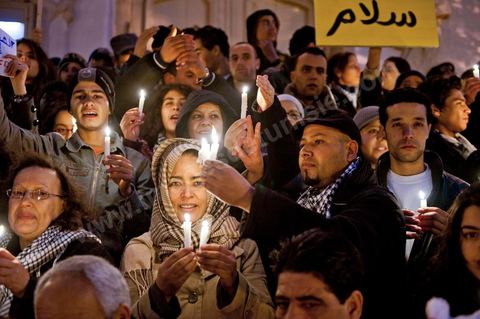 On January 22 at 5 p.m., a gathering of Tunis residents took place on Habib Bourguiba Avenue to pay tribute to the martyrs who fell during the Revolution. Holding candles, Tunisians of all ages commemorated these men and women who died for freedom.