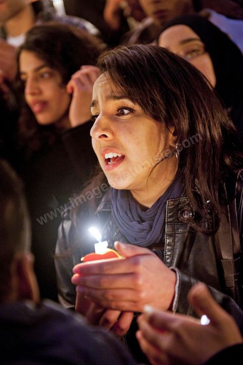 On January 22 at 5 p.m., a gathering of Tunis residents took place on Habib Bourguiba Avenue to pay tribute to the martyrs who fell during the Revolution. Holding candles, Tunisians of all ages commemorated these men and women who died for freedom.