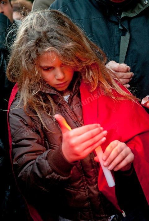 On January 22 at 5 p.m., a gathering of Tunis residents took place on Habib Bourguiba Avenue to pay tribute to the martyrs who fell during the Revolution. Holding candles, Tunisians of all ages commemorated these men and women who died for freedom.