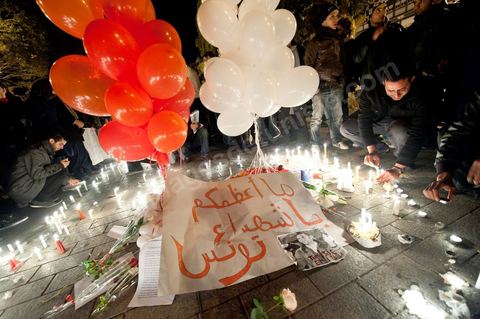On January 22 at 5 p.m., a gathering of Tunis residents took place on Habib Bourguiba Avenue to pay tribute to the martyrs who fell during the Revolution. Holding candles, Tunisians of all ages commemorated these men and women who died for freedom.