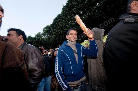 January 23: The “Caravan of Liberation” arrives in Tunis. Nearly a thousand protesters from the regions of Sidi Bouzid and Kasserine have come to “bring down the government.” After spending the night on the roads of Tunisia, these men, women, and children—the driving force behind this revolution—gathered in front of the Prime Minister’s Office to demand the government’s resignation. They were supported by the people of Tunis, who brought them food and listened to the stories of these martyrs of the Revolution. 