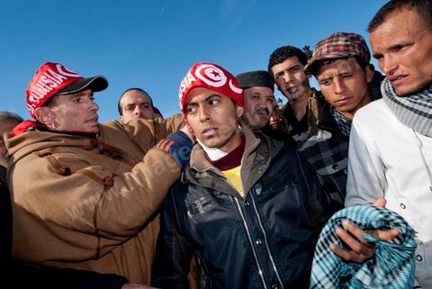 January 23: The “Caravan of Liberation” arrives in Tunis. Nearly a thousand protesters from the Sidi Bouzid and Kasserine regions gather to “bring down the government.” After spending the night on the roads of Tunisia, these men, women, and children—the driving force behind this revolution—gathered in front of the Prime Minister’s Office to demand the government’s resignation. They were supported by the people of Tunis, who brought them food and listened to the stories of these martyrs of the Revolution. Young boys injured by the police.