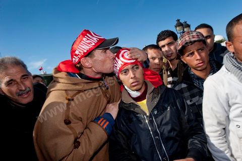 January 23: The “Caravan of Liberation” arrives in Tunis. Nearly a thousand protesters from the Sidi Bouzid and Kasserine regions gather to “bring down the government.” After spending the night on the roads of Tunisia, these men, women, and children—the driving force behind this revolution—gathered in front of the Prime Minister’s Office to demand the government’s resignation. They were supported by the people of Tunis, who brought them food and listened to the stories of these martyrs of the Revolution. Young boys injured by the police.
