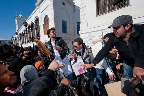 January 23: The “Caravan of Liberation” arrives in Tunis. Nearly a thousand protesters from the regions of Sidi Bouzid and Kasserine have come to “bring down the government.” After spending the night on the roads of Tunisia, these men, women, and children—the driving force behind this revolution—gathered in front of the Prime Minister’s Office to demand the government’s resignation. They were supported by the people of Tunis, who brought them food and listened to the stories of these martyrs of the Revolution. 