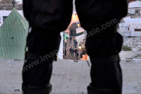 Late in the afternoon on January 28, young protesters who had infiltrated the peaceful Caravan of Liberation provoked police forces that had been on the scene since that morning, fully equipped with riot gear; The police attacked with dogs, tear gas, and batons and stormed Government Square, where peaceful protesters from the southwest had been holding a sit-in for six days. This operation resulted in the complete clearing of the square.
