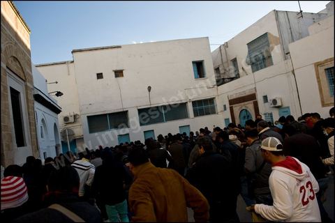 Police forces launched a final assault to clear the Kasbah on January 28, 2011. The protesters were pushed back into the alleys of the Tunis medina and pursued all the way to Habib Bourguiba Avenue and its surrounding streets.