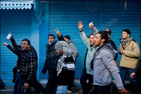 Police forces launched a final assault to clear the Kasbah on January 28, 2011. The protesters were pushed back into the alleys of the Tunis medina and pursued all the way to Habib Bourguiba Avenue and its surrounding streets.
