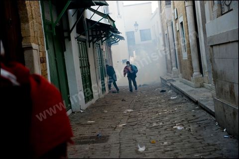 Police forces launched a final assault to clear the Kasbah on January 28, 2011. The protesters were pushed back into the alleys of the Tunis medina and pursued all the way to Habib Bourguiba Avenue and its surrounding streets.
