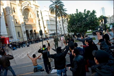 Police forces launched a final assault to clear the Kasbah on January 28, 2011. The protesters were pushed back into the alleys of the Tunis medina and pursued all the way to Habib Bourguiba Avenue and its surrounding streets.