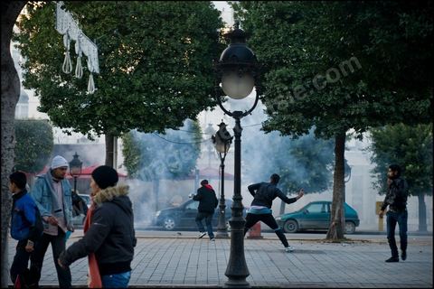 Police forces launched a final assault to clear the Kasbah on January 28, 2011. The protesters were pushed back into the alleys of the Tunis medina and pursued all the way to Habib Bourguiba Avenue and its surrounding streets.