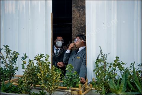 Police forces launched a final assault to clear the Kasbah on January 28, 2011. The protesters were pushed back into the alleys of the Tunis medina and pursued all the way to Habib Bourguiba Avenue and its surrounding streets.