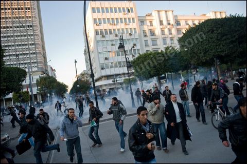 Police forces launched a final assault to clear the Kasbah on January 28, 2011. The protesters were pushed back into the alleys of the Tunis medina and pursued all the way to Habib Bourguiba Avenue and its surrounding streets.