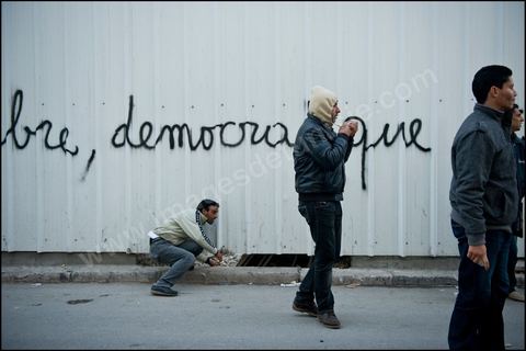 Police forces launched a final assault to clear the Kasbah on January 28, 2011. The protesters were pushed back into the alleys of the Tunis medina and pursued all the way to Habib Bourguiba Avenue and its surrounding streets.