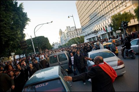 Police forces launched a final assault to clear the Kasbah on January 28, 2011. The protesters were pushed back into the alleys of the Tunis medina and pursued all the way to Habib Bourguiba Avenue and its surrounding streets.