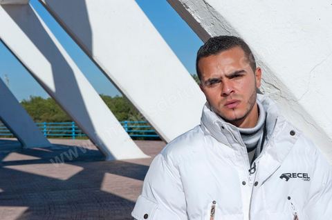 le 29 janvier : le rappeur El Général rassemble par ses chansons la jeunesse tunisienne. El General est le pseudo de Hamada Ben Amor, un jeune rappeur de 22 ans dont les morceaux sont devenus l'hymne de la jeunesse contestataire de Tunisie. Fin décembre, El general avait mis en ligne un titre intitulé Raïs Lebled («Le chef du pays»), qui interpellait directement le président tunisien Zine El Abidine Ben Ali sur la misère sociale du pays, la violence du régime et le chômage des jeunes. Cela lui coutera de se faire arréter et emprissoner quelques jours la semaine du 14 janvier pour être libéré après la fuite de Ben Ali.