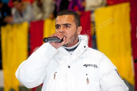 le 29 janvier : venu au premier grand meeting du PDP le Parti Démocrate Progressif, le rappeur El Général rassemble par ses chansons la jeunesse tunisienne. El General est le pseudo de Hamada Ben Amor, un jeune rappeur de 22 ans dont les morceaux sont devenus l'hymne de la jeunesse contestataire de Tunisie. Fin décembre, El general avait mis en ligne un titre intitulé Raïs Lebled («Le chef du pays»), qui interpellait directement le président tunisien Zine El Abidine Ben Ali sur la misère sociale du pays, la violence du régime et le chômage des jeunes. Cela lui coutera de se faire arréter et emprissoner quelques jours la semaine du 14 janvier pour être libéré après la fuite de Ben Ali.