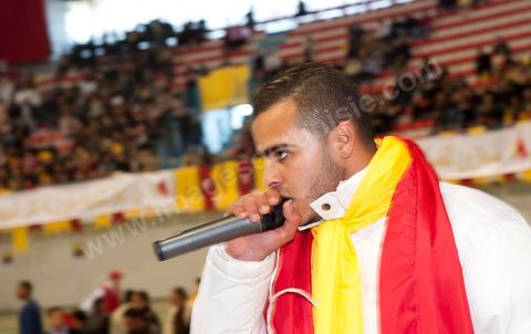 le 29 janvier : venu au premier grand meeting du PDP le Parti Démocrate Progressif, le rappeur El Général rassemble par ses chansons la jeunesse tunisienne. El General est le pseudo de Hamada Ben Amor, un jeune rappeur de 22 ans dont les morceaux sont devenus l'hymne de la jeunesse contestataire de Tunisie. Fin décembre, El general avait mis en ligne un titre intitulé Raïs Lebled («Le chef du pays»), qui interpellait directement le président tunisien Zine El Abidine Ben Ali sur la misère sociale du pays, la violence du régime et le chômage des jeunes. Cela lui coutera de se faire arréter et emprissoner quelques jours la semaine du 14 janvier pour être libéré après la fuite de Ben Ali.