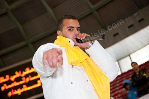 le 29 janvier : venu au premier grand meeting du PDP le Parti Démocrate Progressif, le rappeur El Général rassemble par ses chansons la jeunesse tunisienne. El General est le pseudo de Hamada Ben Amor, un jeune rappeur de 22 ans dont les morceaux sont devenus l'hymne de la jeunesse contestataire de Tunisie. Fin décembre, El general avait mis en ligne un titre intitulé Raïs Lebled («Le chef du pays»), qui interpellait directement le président tunisien Zine El Abidine Ben Ali sur la misère sociale du pays, la violence du régime et le chômage des jeunes. Cela lui coutera de se faire arréter et emprissoner quelques jours la semaine du 14 janvier pour être libéré après la fuite de Ben Ali.