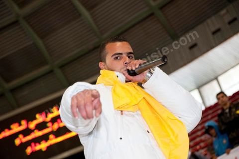 le 29 janvier : venu au premier grand meeting du PDP le Parti Démocrate Progressif, le rappeur El Général rassemble par ses chansons la jeunesse tunisienne. El General est le pseudo de Hamada Ben Amor, un jeune rappeur de 22 ans dont les morceaux sont devenus l'hymne de la jeunesse contestataire de Tunisie. Fin décembre, El general avait mis en ligne un titre intitulé Raïs Lebled («Le chef du pays»), qui interpellait directement le président tunisien Zine El Abidine Ben Ali sur la misère sociale du pays, la violence du régime et le chômage des jeunes. Cela lui coutera de se faire arréter et emprissoner quelques jours la semaine du 14 janvier pour être libéré après la fuite de Ben Ali.