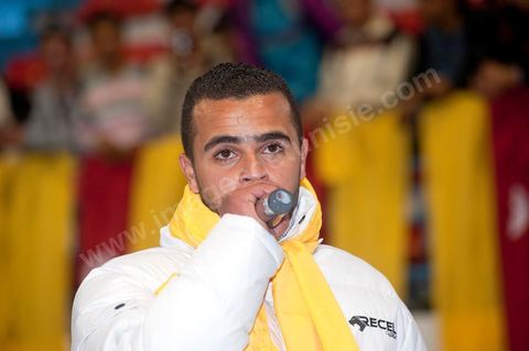 le 29 janvier : venu au premier grand meeting du PDP le Parti Démocrate Progressif, le rappeur El Général rassemble par ses chansons la jeunesse tunisienne. El General est le pseudo de Hamada Ben Amor, un jeune rappeur de 22 ans dont les morceaux sont devenus l'hymne de la jeunesse contestataire de Tunisie. Fin décembre, El general avait mis en ligne un titre intitulé Raïs Lebled («Le chef du pays»), qui interpellait directement le président tunisien Zine El Abidine Ben Ali sur la misère sociale du pays, la violence du régime et le chômage des jeunes. Cela lui coutera de se faire arréter et emprissoner quelques jours la semaine du 14 janvier pour être libéré après la fuite de Ben Ali.
