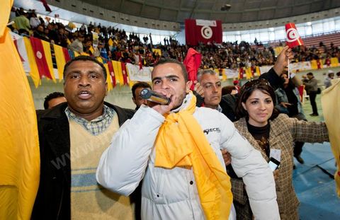 le 29 janvier : venu au premier grand meeting du PDP le Parti Démocrate Progressif, le rappeur El Général rassemble par ses chansons la jeunesse tunisienne. El General est le pseudo de Hamada Ben Amor, un jeune rappeur de 22 ans dont les morceaux sont devenus l'hymne de la jeunesse contestataire de Tunisie. Fin décembre, El general avait mis en ligne un titre intitulé Raïs Lebled («Le chef du pays»), qui interpellait directement le président tunisien Zine El Abidine Ben Ali sur la misère sociale du pays, la violence du régime et le chômage des jeunes. Cela lui coutera de se faire arréter et emprissoner quelques jours la semaine du 14 janvier pour être libéré après la fuite de Ben Ali.