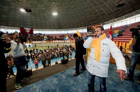 le 29 janvier : venu au premier grand meeting du PDP le Parti Démocrate Progressif, le rappeur El Général rassemble par ses chansons la jeunesse tunisienne. El General est le pseudo de Hamada Ben Amor, un jeune rappeur de 22 ans dont les morceaux sont devenus l'hymne de la jeunesse contestataire de Tunisie. Fin décembre, El general avait mis en ligne un titre intitulé Raïs Lebled («Le chef du pays»), qui interpellait directement le président tunisien Zine El Abidine Ben Ali sur la misère sociale du pays, la violence du régime et le chômage des jeunes. Cela lui coutera de se faire arréter et emprissoner quelques jours la semaine du 14 janvier pour être libéré après la fuite de Ben Ali.