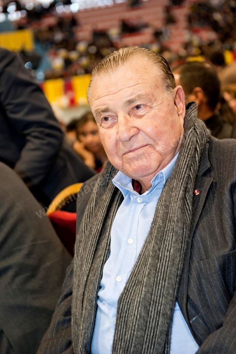 January 29: Tahar Belkhodja, a political figure and former minister during the Habib Bourguiba era, attended the first major political rally of the PDP (Progressive Democratic Party) since Ben Ali’s departure, held at the “La Coupole” sports arena in El Menzah, alongside rapper El Général, Bouaziz’s mother, and the party’s leader for the upcoming presidential elections, Ahmed Nejib Chebbi, who currently serves as Minister of Regional and Local Development in the transitional government.