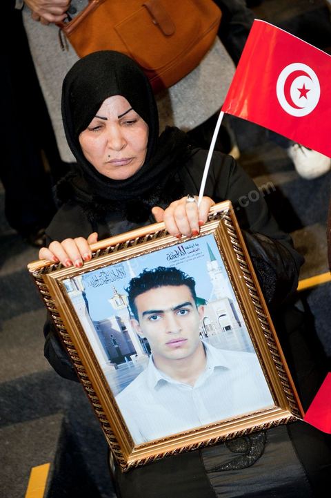 January 29: Families of the revolution’s martyrs attended the first major political rally held by the PDP (Progressive Democratic Party) since Ben Ali’s departure, at the “La Coupole” sports arena in El Menzah, in the presence of rapper El Général, Bouaziz’s mother, and the party’s leader for the upcoming presidential elections, Ahmed Nejib Chebbi, who currently serves as Minister of Regional and Local Development in the transitional government.