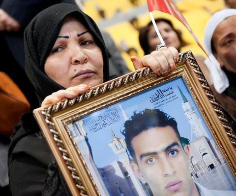 January 29: Families of the revolution’s martyrs attended the first major political rally held by the PDP (Progressive Democratic Party) since Ben Ali’s departure, at the “La Coupole” sports arena in El Menzah, in the presence of rapper El Général, Bouaziz’s mother, and the party’s leader for the upcoming presidential elections, Ahmed Nejib Chebbi, who currently serves as Minister of Regional and Local Development in the transitional government.