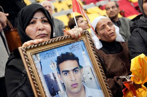 January 29: Families of the revolution’s martyrs attended the first major political rally held by the PDP (Progressive Democratic Party) since Ben Ali’s departure, at the “La Coupole” sports arena in El Menzah, in the presence of rapper El Général, Bouaziz’s mother, and the party’s leader for the upcoming presidential elections, Ahmed Nejib Chebbi, who currently serves as Minister of Regional and Local Development in the transitional government.