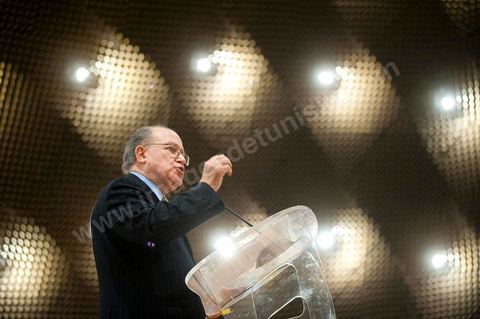 February 5: First major political rally of the Democratic Forum for Labor and Freedoms (FDTL) at the Tunis Convention Center. One of the founding members and Secretary-General of the FDTL is Dr. Mustapha Ben Jaafar.Biography: After attending high school at Collège Sadiki from 1950 to 1956, he joined the ruling Neo-Destour party a few years later; he was also active in the General Union of Tunisian Students while studying medicine in France until 1968.¹ Shocked by the dismissal of Minister Ahmed Ben Salah in 1969 and then by the failure of the ruling party’s congress (which had since become the Destourian Socialist Party) in 1970, Ben Jaafar returned from France and contacted party dissidents, gathered around Ahmed Mestiri, and helped found the weekly newspaper *Erraï* (L’Opinion) and the Council for Freedoms in 1976, the predecessor of the Tunisian Human Rights League (LTDH)¹.
A founding member of the Movement of Socialist Democrats in 1978, he simultaneously held a professorship at the Tunis Faculty of Medicine, while serving as head of the radiology department at the Salah-Azaïz Institute and later at La Rabta University Hospital in Tunis beginning in 1981¹. It was in this context that he founded the union of university hospital physicians in 1977. After coming into conflict with the leader of the MDS, Mohamed Moada, Ben Jaafar and other members of the political bureau were expelled from the party at the 1992 congress.¹ Vice President of the LTDH from 1986 to 1994, he founded his own party, the Democratic Forum for Labor and Freedoms (FDTL), in 1994 and helped establish the National Council for Freedoms in Tunisia four years later.¹After the FDTL was legalized in 2002, he succeeded in organizing the founding convention in 2009, a few months before the presidential election on October 25, 2009, in which he decided to run. Although the incumbent president, Zine el-Abidine Ben Ali,