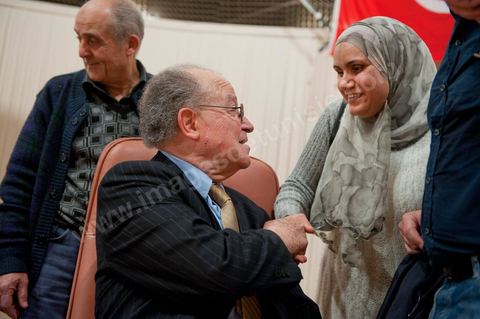 February 5: First major political rally of the Democratic Forum for Labor and Freedoms (FDTL) at the Tunis Convention Center. One of the founding members and Secretary-General of the FDTL is Dr. Mustapha Ben Jaafar.Biography: After attending high school at Collège Sadiki from 1950 to 1956, he joined the ruling Neo-Destour party a few years later; he was also active in the General Union of Tunisian Students while studying medicine in France until 1968.¹ Shocked by the dismissal of Minister Ahmed Ben Salah in 1969 and then by the failure of the ruling party’s congress (which had since become the Destourian Socialist Party) in 1970, Ben Jaafar returned from France and contacted party dissidents, gathered around Ahmed Mestiri, and helped found the weekly newspaper *Erraï* (L’Opinion) and the Council for Freedoms in 1976, the predecessor of the Tunisian Human Rights League (LTDH)¹.
A founding member of the Movement of Socialist Democrats in 1978, he simultaneously held a professorship at the Tunis Faculty of Medicine, while serving as head of the radiology department at the Salah-Azaïz Institute and later at La Rabta University Hospital in Tunis beginning in 1981¹. It was in this context that he founded the union of university hospital physicians in 1977. After coming into conflict with the leader of the MDS, Mohamed Moada, Ben Jaafar and other members of the political bureau were expelled from the party at the 1992 congress.¹ Vice President of the LTDH from 1986 to 1994, he founded his own party, the Democratic Forum for Labor and Freedoms (FDTL), in 1994 and helped establish the National Council for Freedoms in Tunisia four years later.¹After the FDTL was legalized in 2002, he succeeded in organizing the founding convention in 2009, a few months before the presidential election on October 25, 2009, in which he decided to run. Although the incumbent president, Zine el-Abidine Ben Ali,