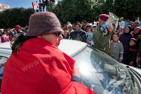 6 février : Arrivée et accueil des habitants de Sidi Bouzid pour la Caravane de Remerciements, au départ de Tunis près de 200 voitures et plusieurs bus se rendent à Sidi Bouzid pour la journée pour un grand moment de rencontres, de remerciemenst et d'échanges entre des tunisois et la population de Sidi Bouzid. L'accueil exceptionnellement chaleureux des habitants de Sidi Bouzid envahit le centre cille de Sidi Bouzid.