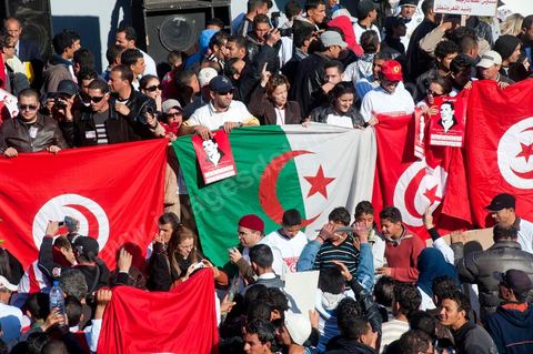 6 février : grand rassemblement des tunisois et des habitants de Sidi Bouzid dans le théâtre de plein air pour l'accueil de la Caravane de Remerciements, au départ de Tunis près de 200 voitures et plusieurs bus se rendent à Sidi Bouzid pour la journée pour un grand moment de rencontres, de remerciemenst et d'échanges entre des tunisois et la population de Sidi Bouzid. L'accueil exceptionnellement chaleureux des habitants de Sidi Bouzid envahit le centre cille de Sidi Bouzid.
