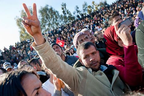 6 février : grand rassemblement des tunisois et des habitants de Sidi Bouzid dans le théâtre de plein air pour l'accueil de la Caravane de Remerciements, au départ de Tunis près de 200 voitures et plusieurs bus se rendent à Sidi Bouzid pour la journée pour un grand moment de rencontres, de remerciemenst et d'échanges entre des tunisois et la population de Sidi Bouzid. L'accueil exceptionnellement chaleureux des habitants de Sidi Bouzid envahit le centre cille de Sidi Bouzid.