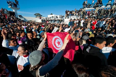6 février : grand rassemblement des tunisois et des habitants de Sidi Bouzid dans le théâtre de plein air pour l'accueil de la Caravane de Remerciements, au départ de Tunis près de 200 voitures et plusieurs bus se rendent à Sidi Bouzid pour la journée pour un grand moment de rencontres, de remerciemenst et d'échanges entre des tunisois et la population de Sidi Bouzid. L'accueil exceptionnellement chaleureux des habitants de Sidi Bouzid envahit le centre cille de Sidi Bouzid.