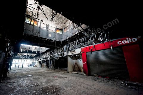 8 février : lLe contre commercial avec toutes ses boutiques. Le centre commercial Tunis City et l'hypermarché Géant de Tunis. Après avoir été pillés, détruits et brûlés dasn la nuit du 14 janvier, le chantier de nettpyage puis de reconstruction a démarré, 10 mois detravaux et de reconstruction sont prévus avant sa réouverture.