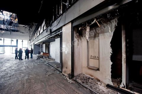 8 février : Zara dans le centre commercial Tunis City et l'hypermarché Géant de Tunis. Après avoir été pillés, détruits et brûlés dasn la nuit du 14 janvier, le chantier de nettpyage puis de reconstruction a démarré, 10 mois detravaux et de reconstruction sont prévus avant sa réouverture.