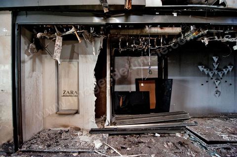 8 février : Zara dans le centre commercial Tunis City et l'hypermarché Géant de Tunis. Après avoir été pillés, détruits et brûlés dasn la nuit du 14 janvier, le chantier de nettpyage puis de reconstruction a démarré, 10 mois detravaux et de reconstruction sont prévus avant sa réouverture.