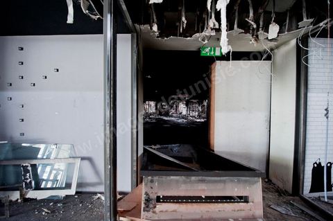 8 février : Zara dans le centre commercial Tunis City et l'hypermarché Géant de Tunis. Après avoir été pillés, détruits et brûlés dasn la nuit du 14 janvier, le chantier de nettpyage puis de reconstruction a démarré, 10 mois detravaux et de reconstruction sont prévus avant sa réouverture.