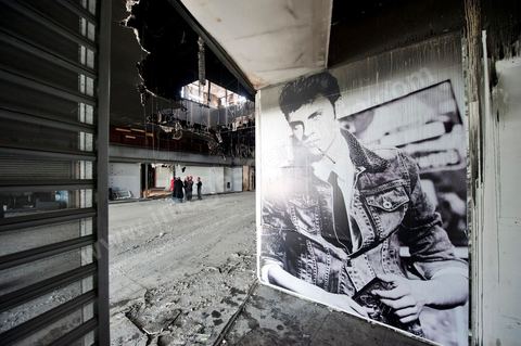 8 février : le centre commercial Tunis City et l'hypermarché Géant de Tunis. Après avoir été pillés, détruits et brûlés dasn la nuit du 14 janvier, le chantier de nettpyage puis de reconstruction a démarré, 10 mois detravaux et de reconstruction sont prévus avant sa réouverture.