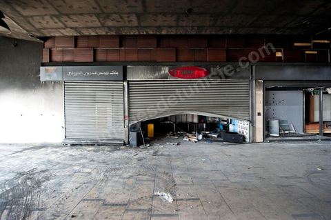 8 février : le centre commercial Tunis City et l'hypermarché Géant de Tunis. Après avoir été pillés, détruits et brûlés dasn la nuit du 14 janvier, le chantier de nettpyage puis de reconstruction a démarré, 10 mois detravaux et de reconstruction sont prévus avant sa réouverture.