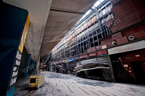 8 février : le centre commercial Tunis City et l'hypermarché Géant de Tunis. Après avoir été pillés, détruits et brûlés dasn la nuit du 14 janvier, le chantier de nettpyage puis de reconstruction a démarré, 10 mois detravaux et de reconstruction sont prévus avant sa réouverture.
