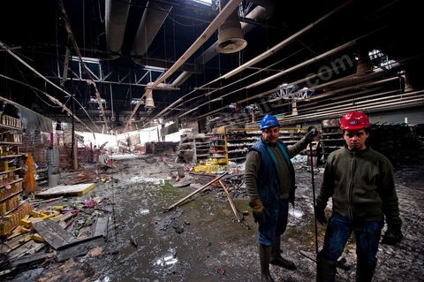 February 8: The interior of the Géant hypermarket and its aisles were completely burned, and part of the ceiling collapsed. The Tunis City shopping center and the Géant hypermarket in Tunis. After being looted, destroyed, and burned on the night of January 14, cleanup and reconstruction efforts have begun; 10 months of work and reconstruction are expected before it reopens.