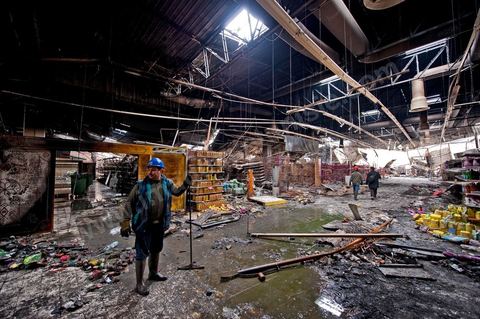 February 8: The interior of the Géant hypermarket and its aisles were completely burned, and part of the ceiling collapsed. The Tunis City shopping center and the Géant hypermarket in Tunis. After being looted, destroyed, and burned on the night of January 14, cleanup and reconstruction efforts have begun; 10 months of work and reconstruction are expected before it reopens.