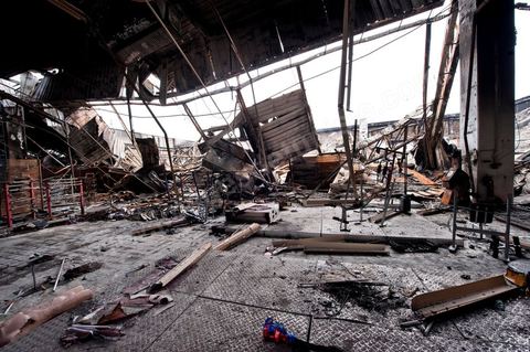 February 8: The interior of the Géant hypermarket and its aisles were completely burned, and part of the ceiling collapsed. The Tunis City shopping center and the Géant hypermarket in Tunis. After being looted, destroyed, and burned on the night of January 14, cleanup and reconstruction efforts have begun; 10 months of work and reconstruction are expected before it reopens.