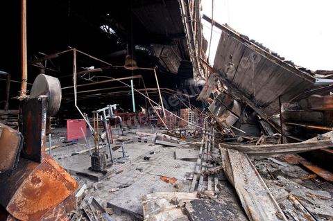 February 8: The interior of the Géant hypermarket and its aisles were completely burned, and part of the ceiling collapsed. The Tunis City shopping center and the Géant hypermarket in Tunis. After being looted, destroyed, and burned on the night of January 14, cleanup and reconstruction efforts have begun; 10 months of work and reconstruction are expected before it reopens.