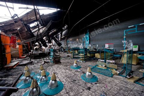 February 8: The interior of the Géant hypermarket and its aisles were completely burned, and part of the ceiling collapsed. The Tunis City shopping center and the Géant hypermarket in Tunis. After being looted, destroyed, and burned on the night of January 14, cleanup and reconstruction efforts have begun; 10 months of work and reconstruction are expected before it reopens.
